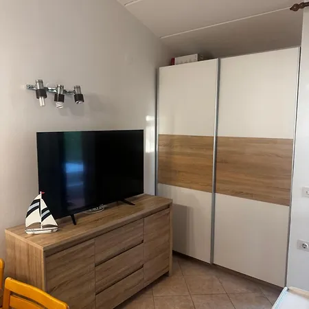With A Terrace In Zaglav, Cres شقة Miholascica